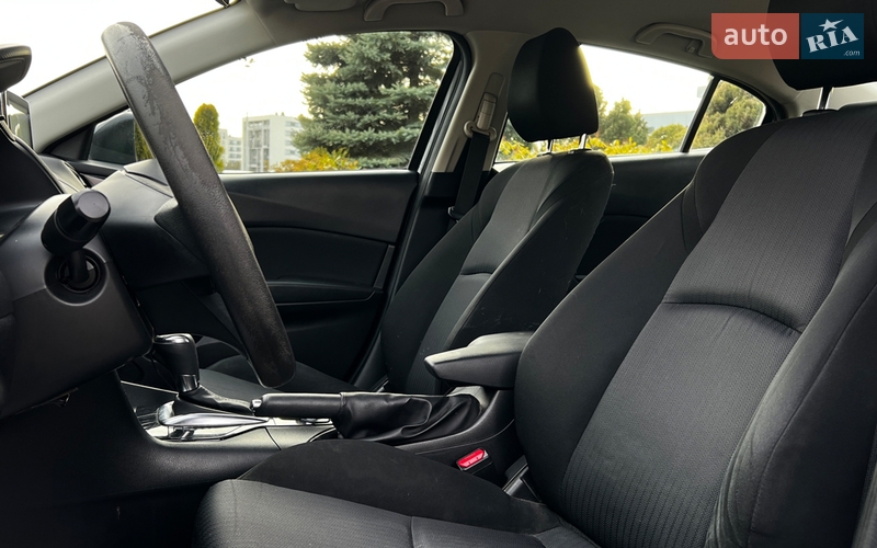 Седан Mazda 3 2015 в Львові
