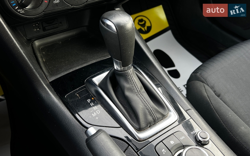 Седан Mazda 3 2015 в Львові