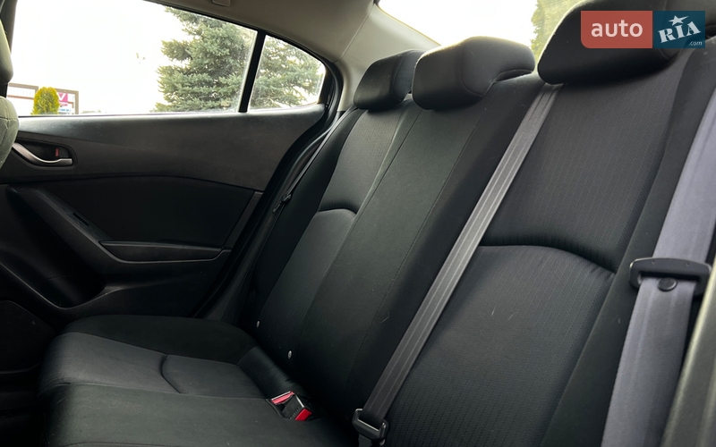 Седан Mazda 3 2015 в Львові