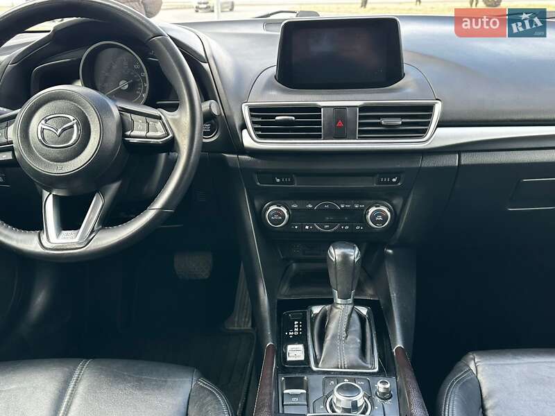 Седан Mazda 3 2016 в Виннице