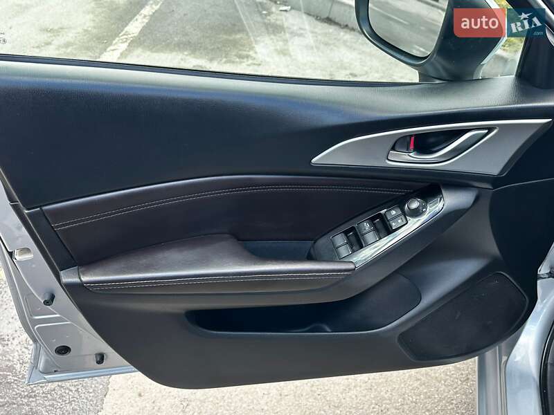 Седан Mazda 3 2016 в Виннице