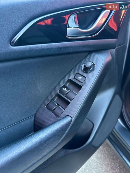 Седан Mazda 3 2014 в Києві