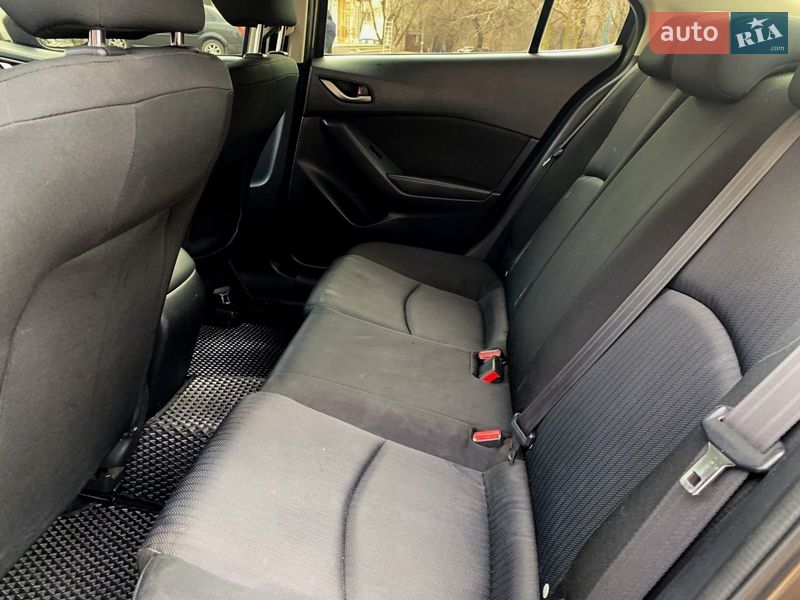 Седан Mazda 3 2015 в Запоріжжі