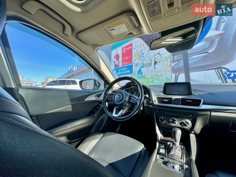 Седан Mazda 3 2018 в Києві