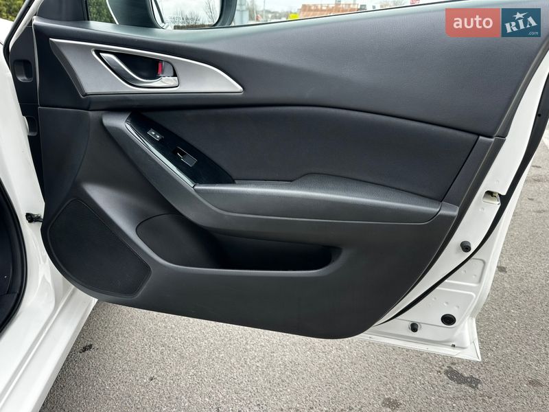 Седан Mazda 3 2018 в Києві