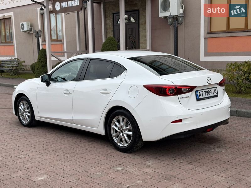 Седан Mazda 3 2014 в Стрию