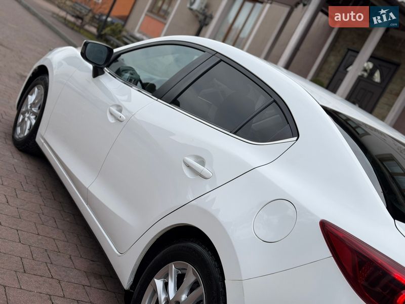 Седан Mazda 3 2014 в Стрию