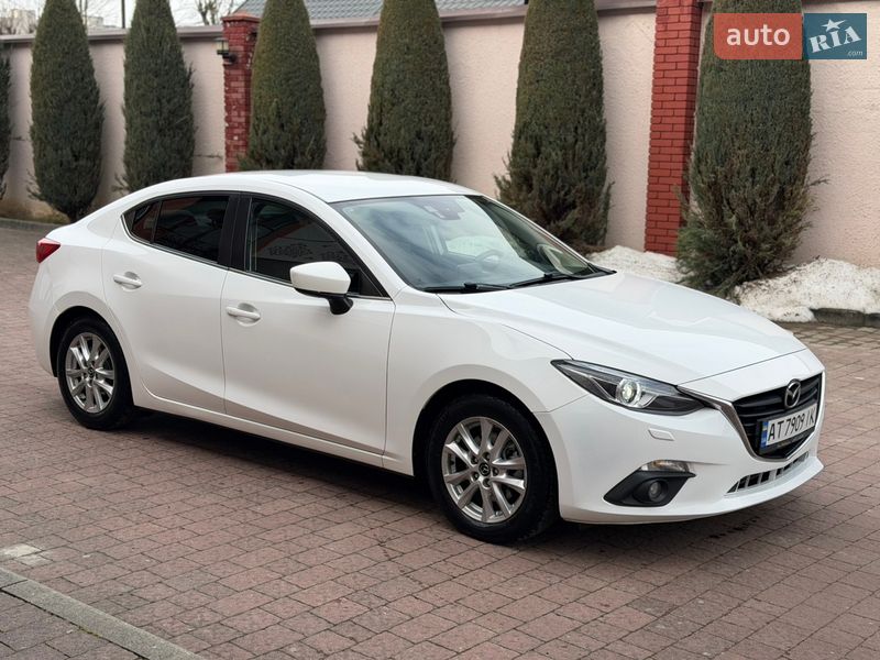Седан Mazda 3 2014 в Стрию