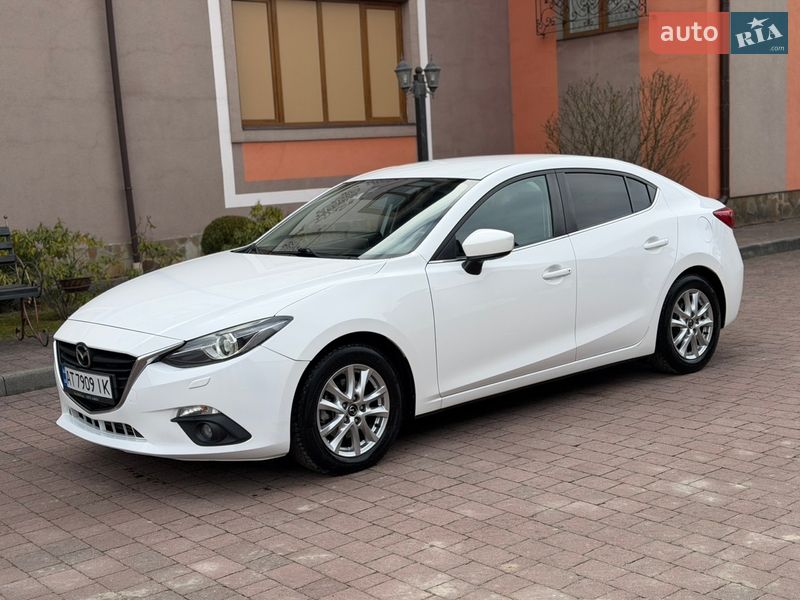 Седан Mazda 3 2014 в Стрию