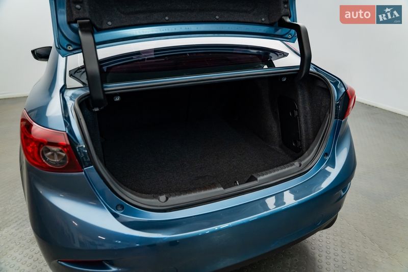 Седан Mazda 3 2016 в Киеве