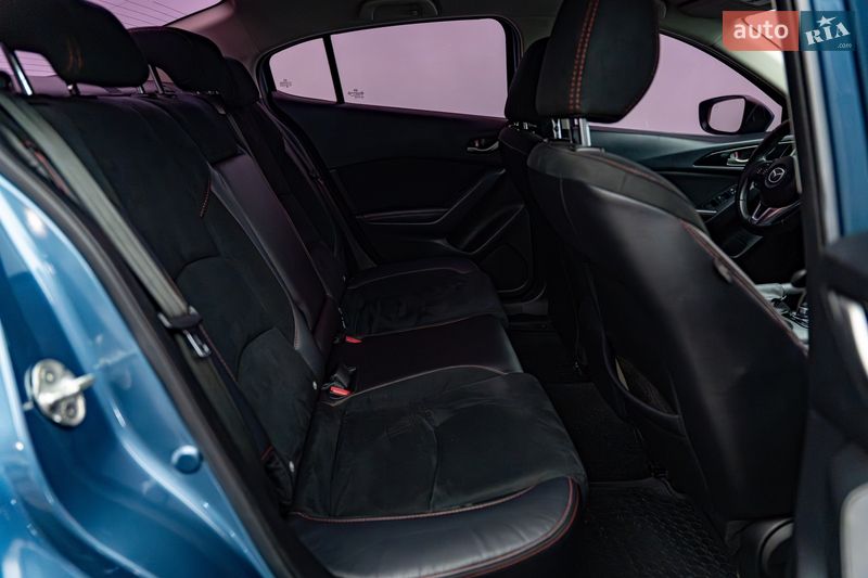 Седан Mazda 3 2016 в Киеве