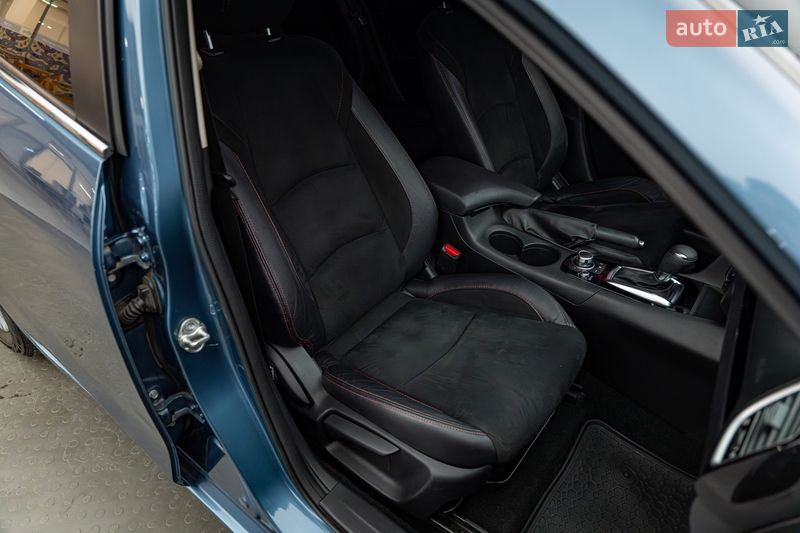 Седан Mazda 3 2016 в Киеве