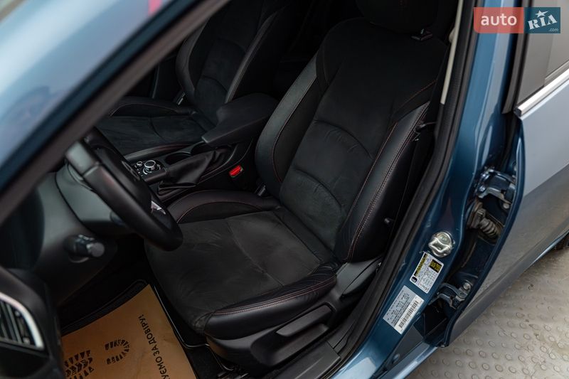 Седан Mazda 3 2016 в Киеве