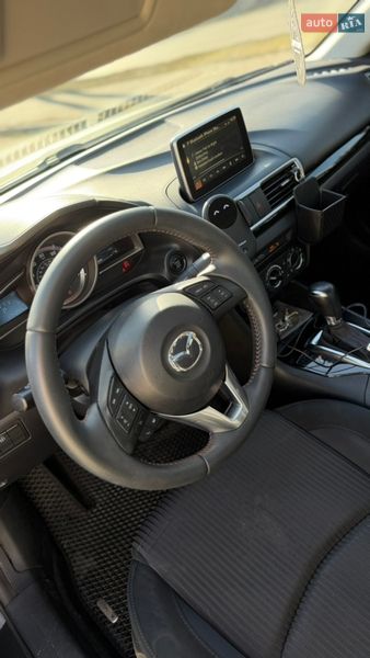 Седан Mazda 3 2015 в Днепре