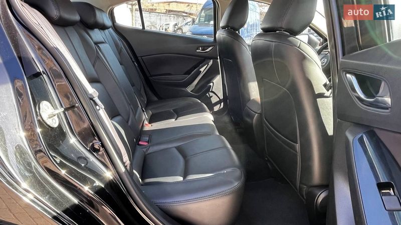 Седан Mazda 3 2018 в Днепре