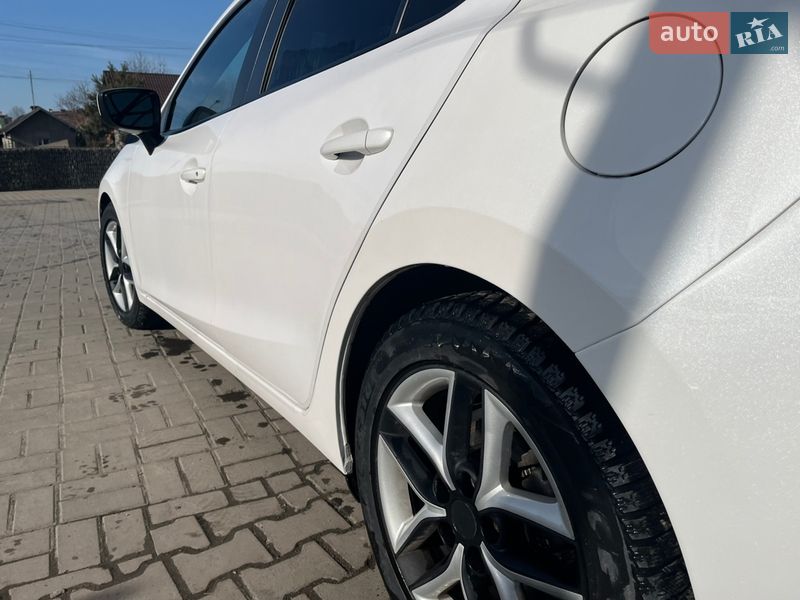 Седан Mazda 3 2017 в Ивано-Франковске