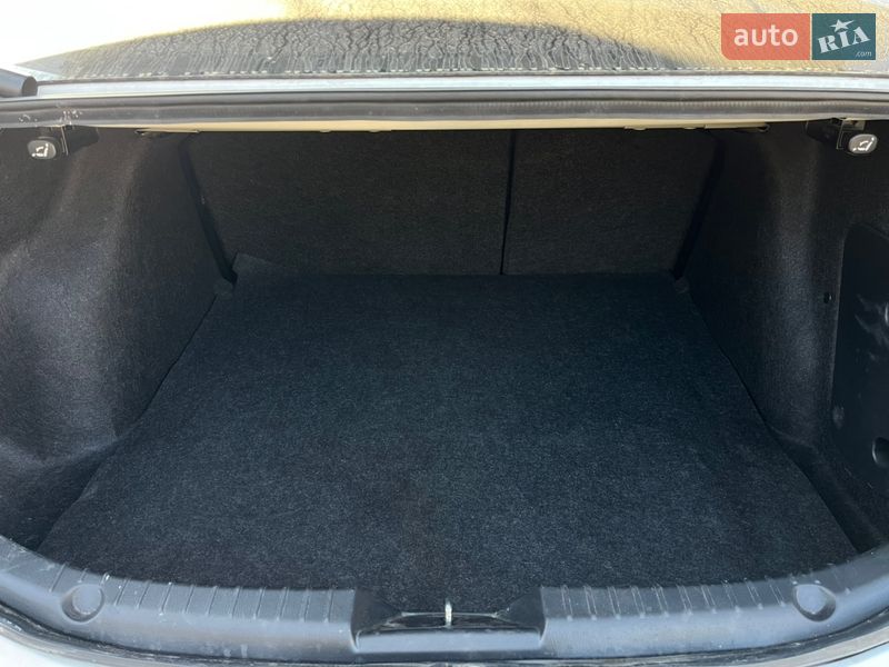 Седан Mazda 3 2017 в Ивано-Франковске