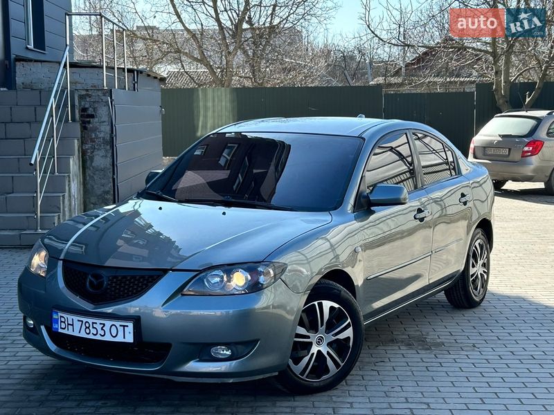 Седан Mazda 3 2004 в Полонному