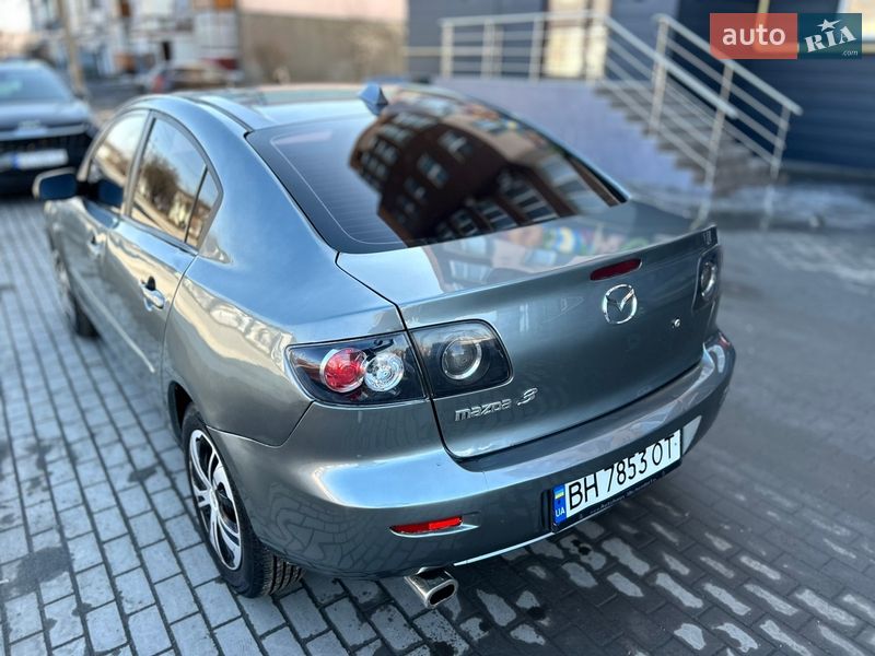 Седан Mazda 3 2004 в Полонному