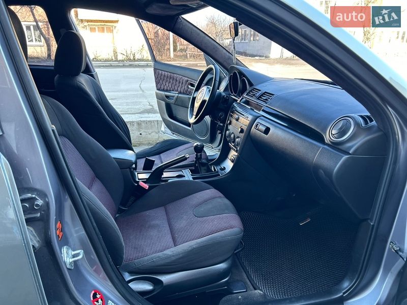 Седан Mazda 3 2004 в Полонному