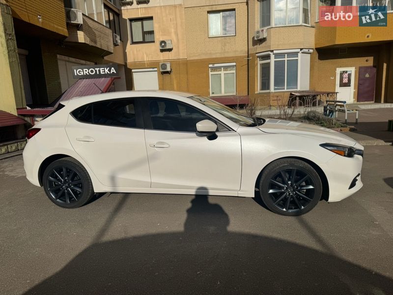 Хэтчбек Mazda 3 2018 в Киеве