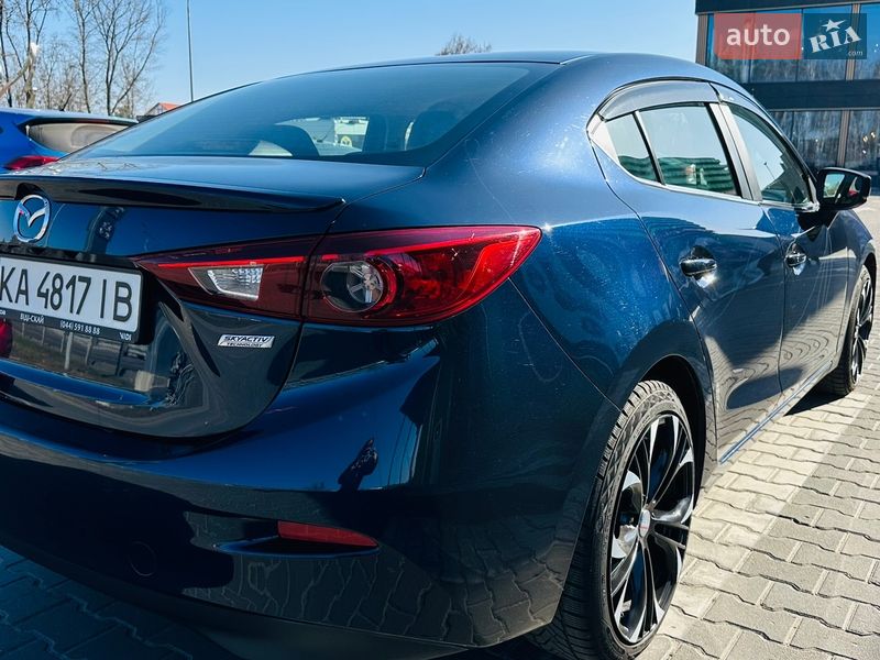 Седан Mazda 3 2018 в Киеве