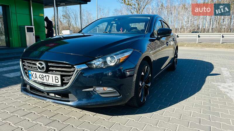 Седан Mazda 3 2018 в Киеве