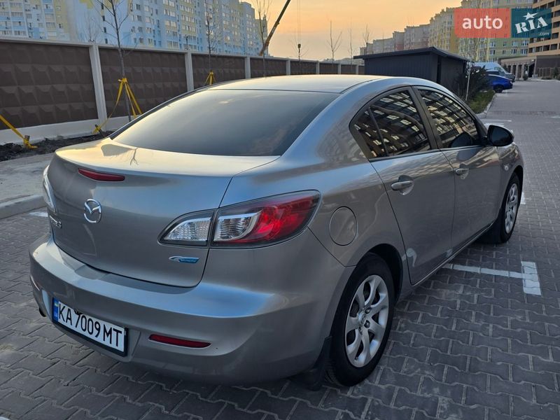 Седан Mazda 3 2012 в Киеве