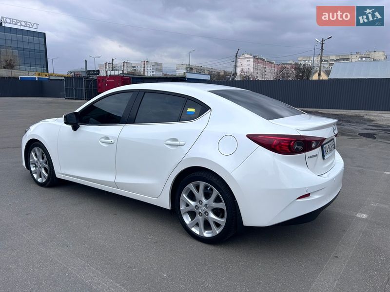 Седан Mazda 3 2015 в Киеве