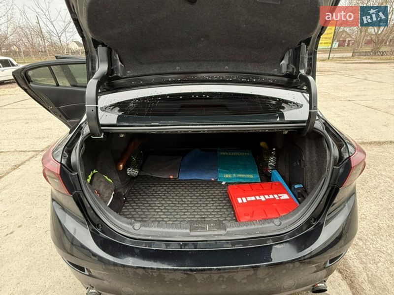 Седан Mazda 3 2015 в Миргороде