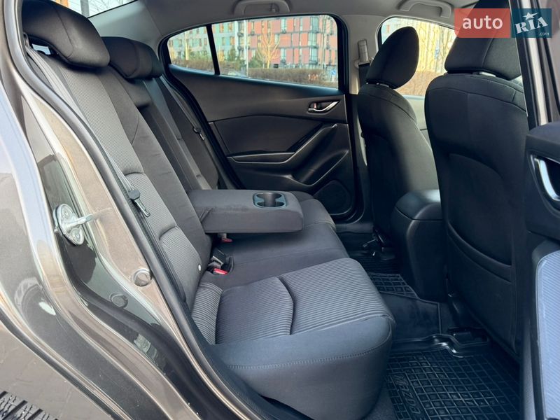 Седан Mazda 3 2014 в Киеве