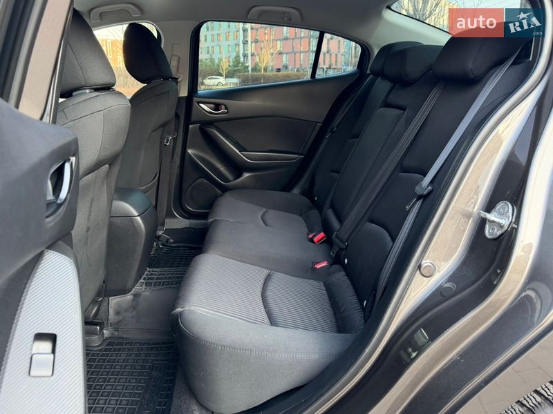 Седан Mazda 3 2014 в Киеве