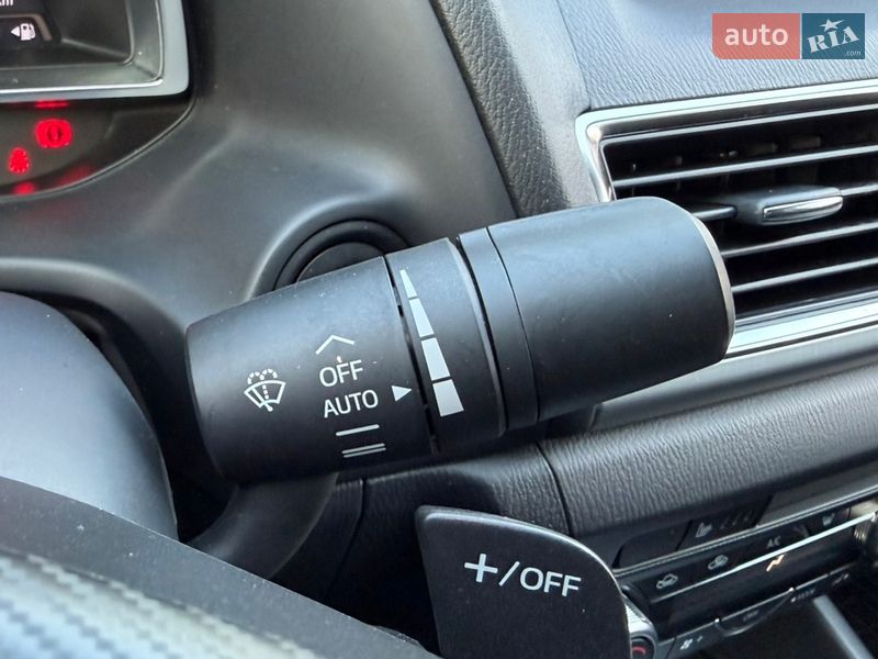 Седан Mazda 3 2014 в Киеве