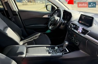 Седан Mazda 3 2016 в Дніпрі