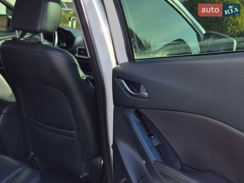 Седан Mazda 3 2018 в Запоріжжі