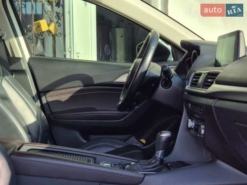 Седан Mazda 3 2018 в Запоріжжі