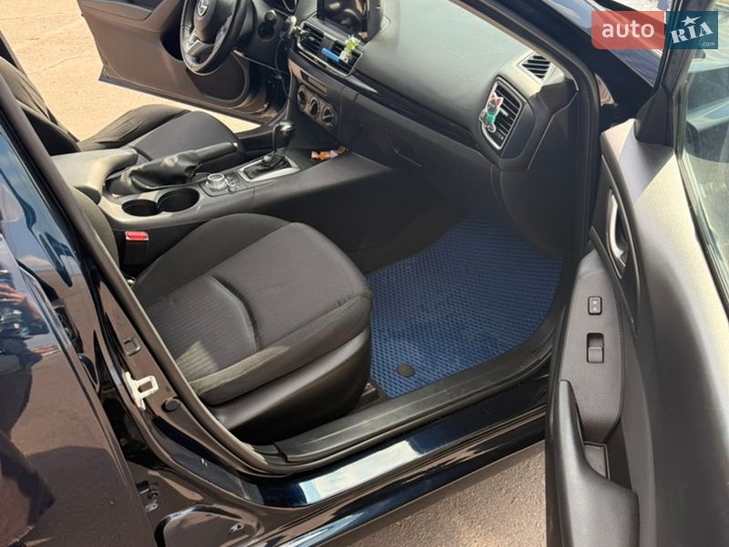 Седан Mazda 3 2014 в Киеве