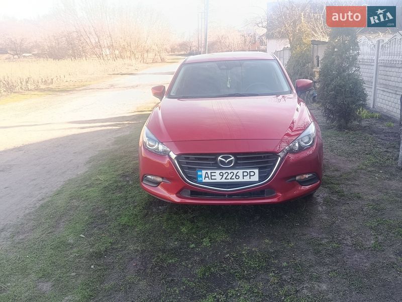 Седан Mazda 3 2018 в Валках