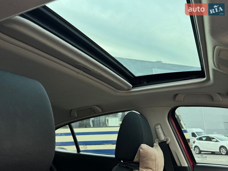 Седан Mazda 3 2015 в Львові