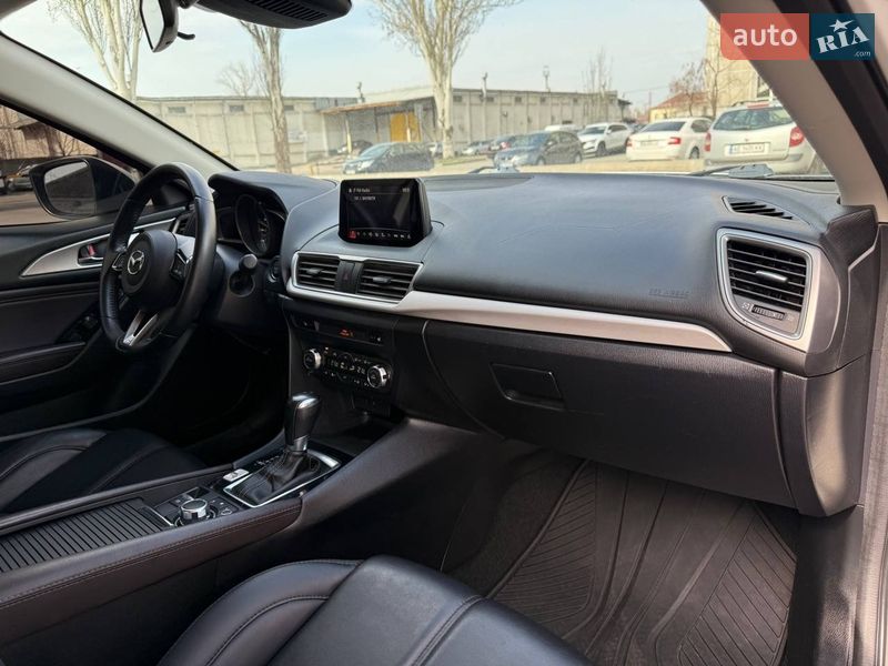 Седан Mazda 3 2018 в Днепре