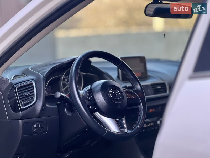 Седан Mazda 3 2015 в Миколаєві