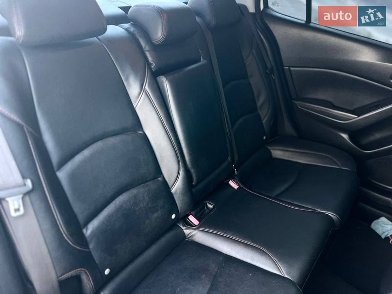 Седан Mazda 3 2015 в Миколаєві
