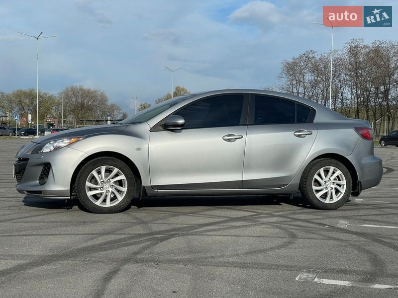 Седан Mazda 3 2012 в Днепре