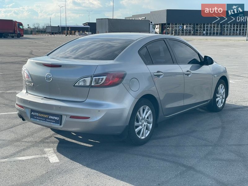 Седан Mazda 3 2012 в Днепре