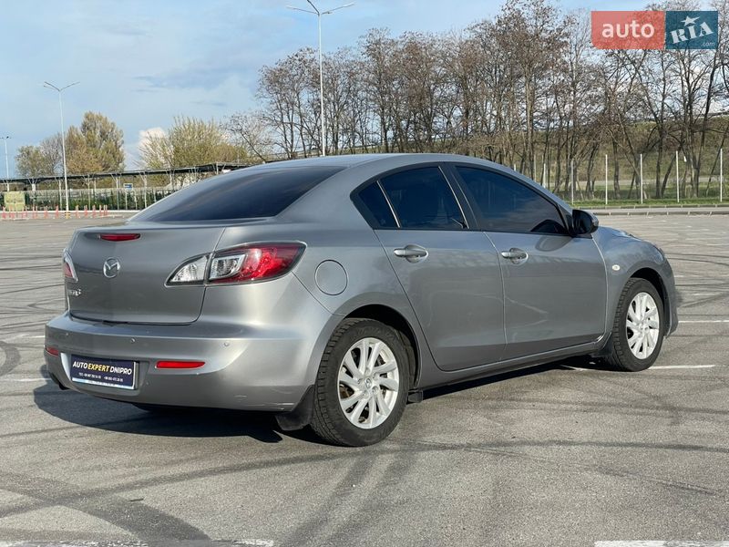 Седан Mazda 3 2012 в Днепре