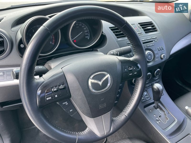 Седан Mazda 3 2012 в Днепре