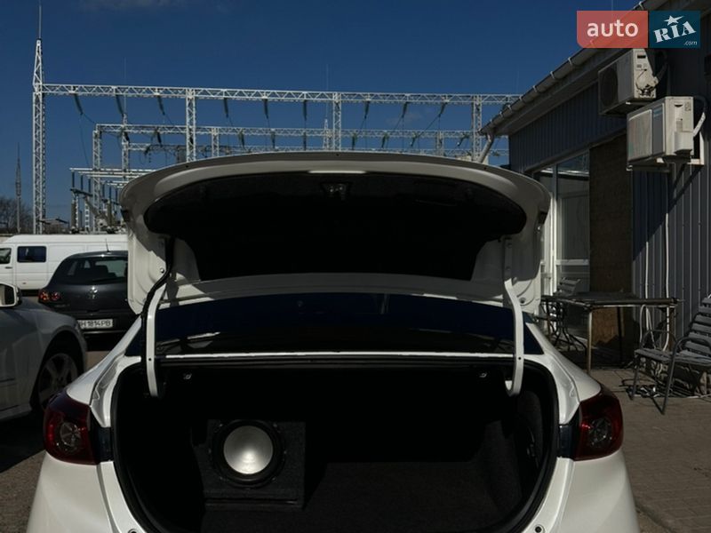 Седан Mazda 3 2015 в Одесі
