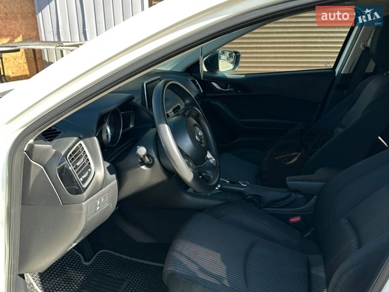 Седан Mazda 3 2015 в Одесі