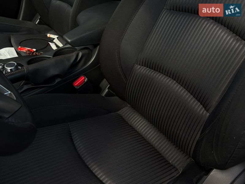 Хэтчбек Mazda 3 2016 в Городке