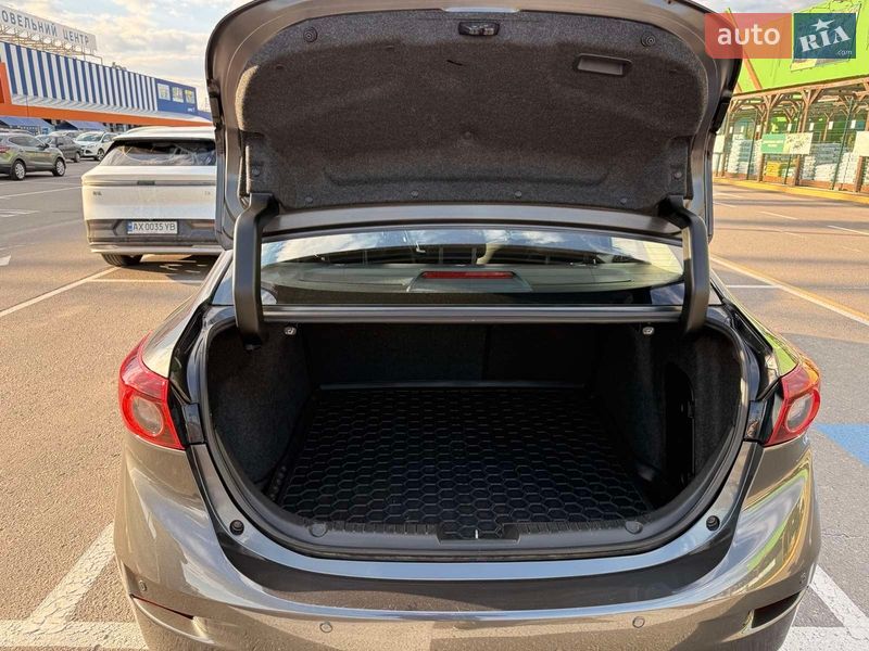Седан Mazda 3 2017 в Харькове